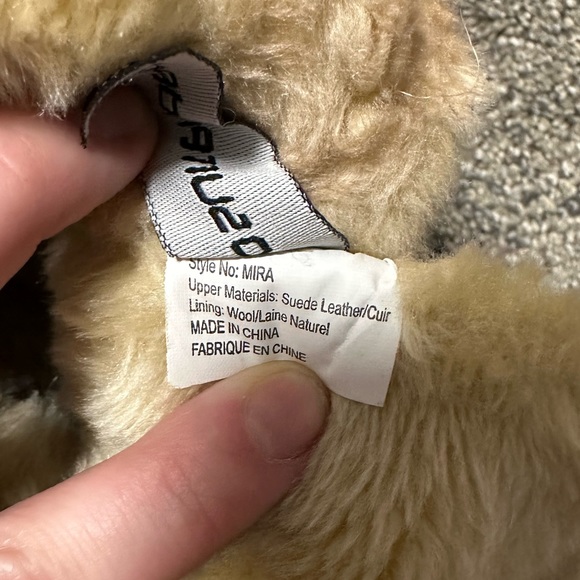 SOLD No Surrender Ugg-style boots - Picture 9 of 10